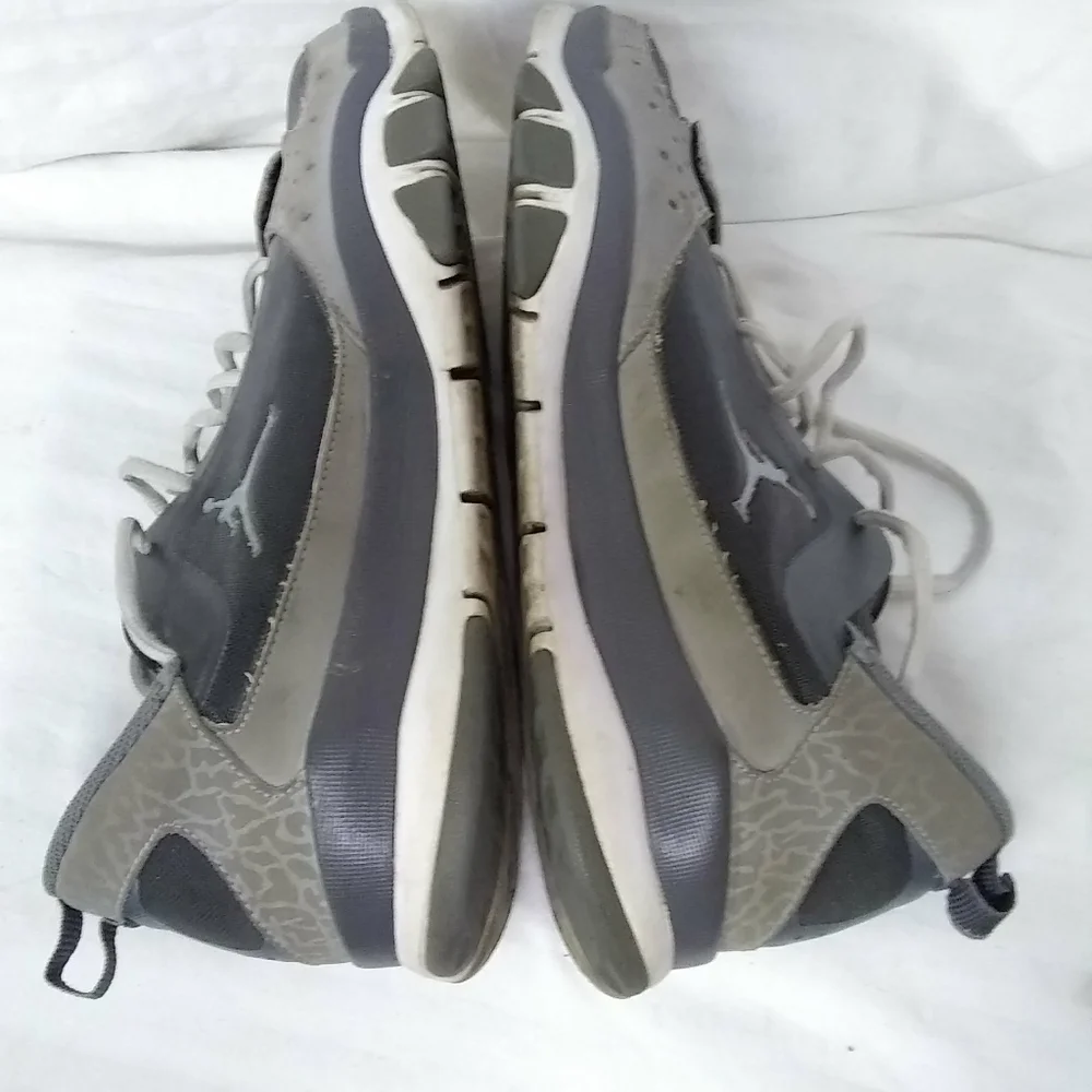 Nike Men's Sneakers Suede Leather  Gray Sz 11.5
